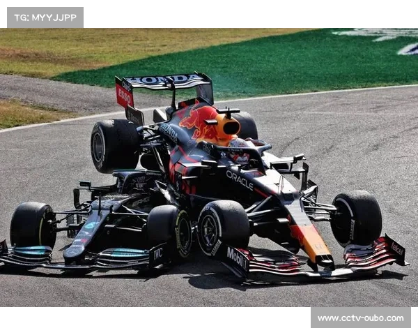 维斯塔潘连续超车秀，红胎最后一搏未果仍守季军